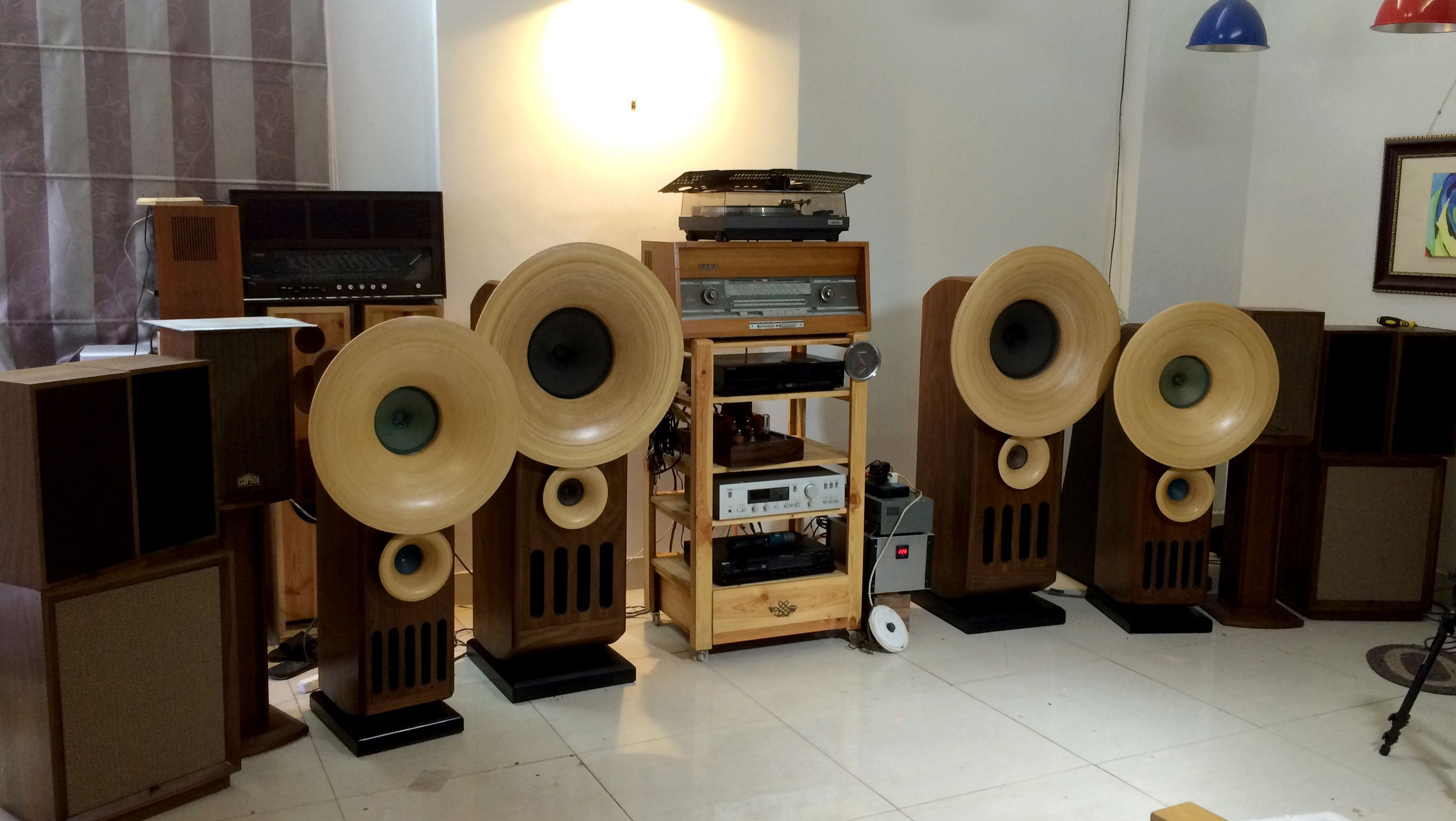 nhiều mẫu thùng loa kèn kết hợp với củ loa toàn dải được khang audio thực hiện thành công