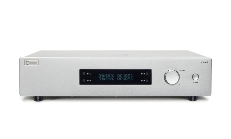 Đẩy công suất bốn kênh DBacoustic LX-A8 nhìn từ phía trước