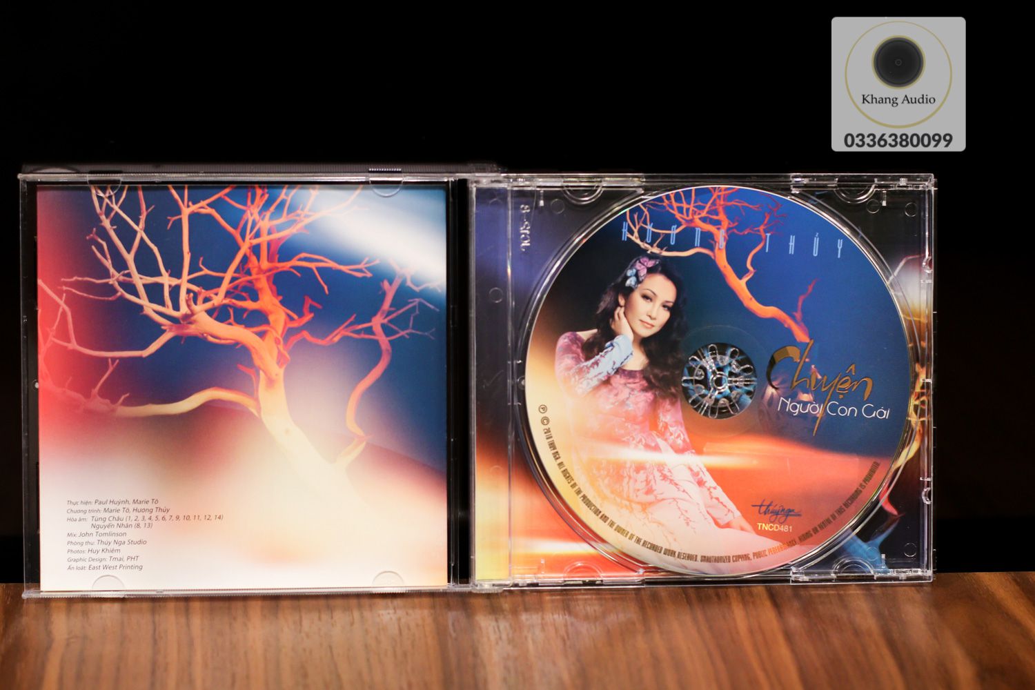 B&ecirc;n trong hộp CD Chuyện Người Con G&aacute;i &ndash; Hương Thủy
