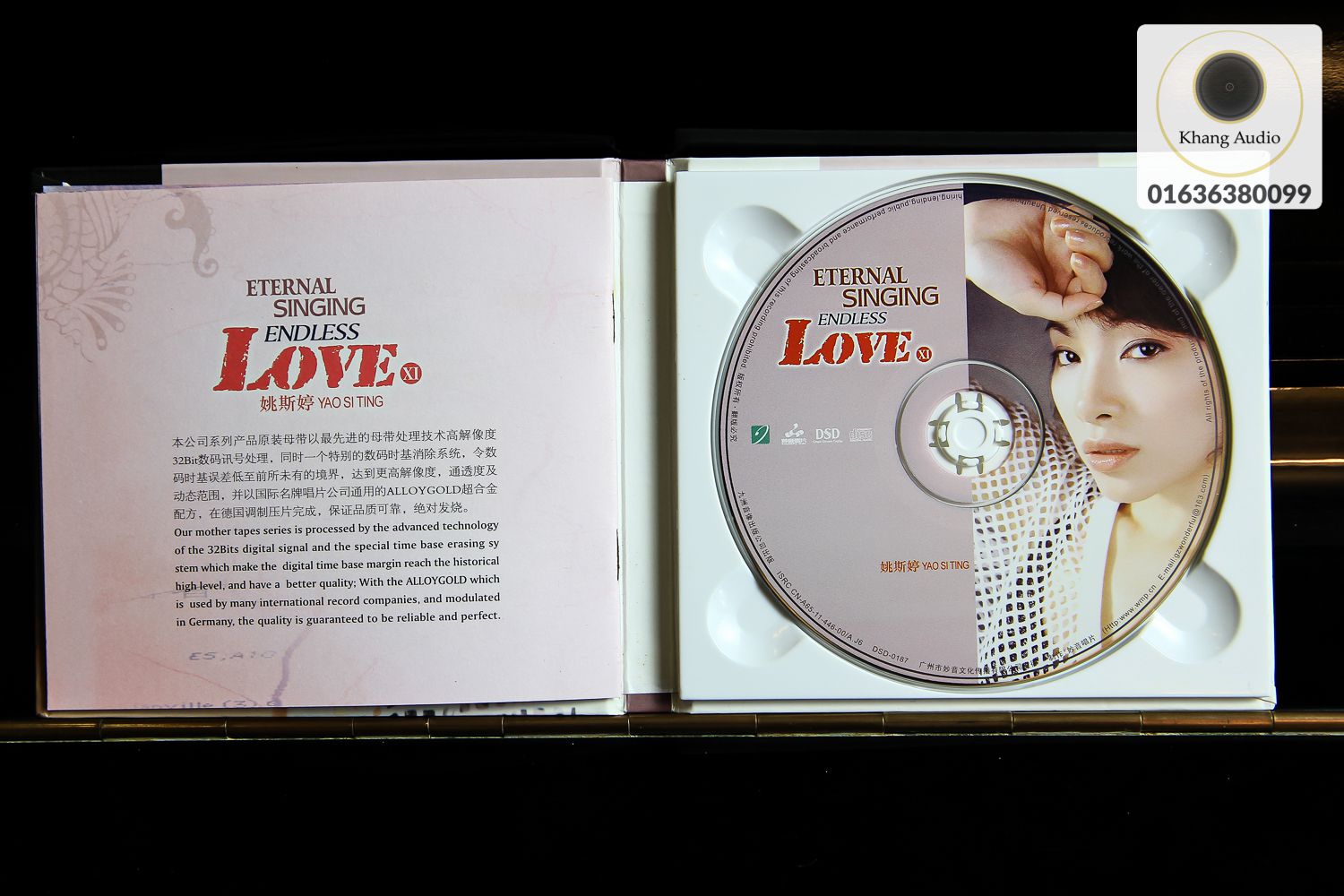 Bên trong hộp CD Eternal Singing Endless Love XI